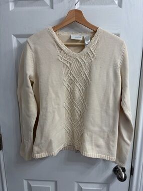 Liz Claiborne Cream V-Neck Cable Knit Sweater